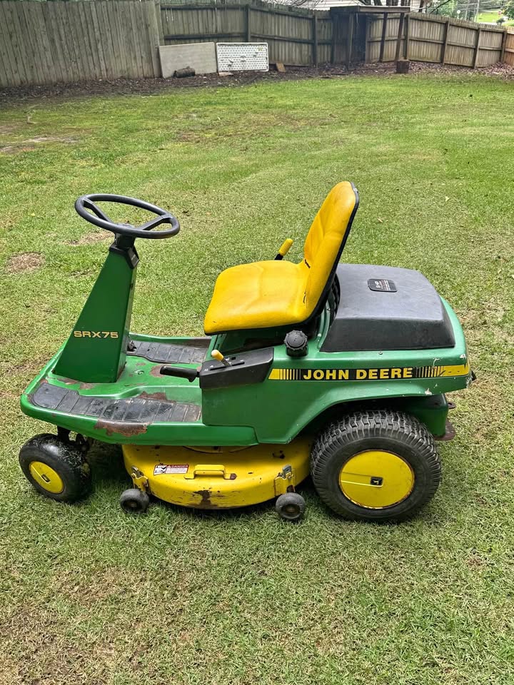 John Deere SRX75 Riding Mower