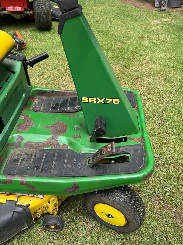 John Deere SRX75 Riding Mower