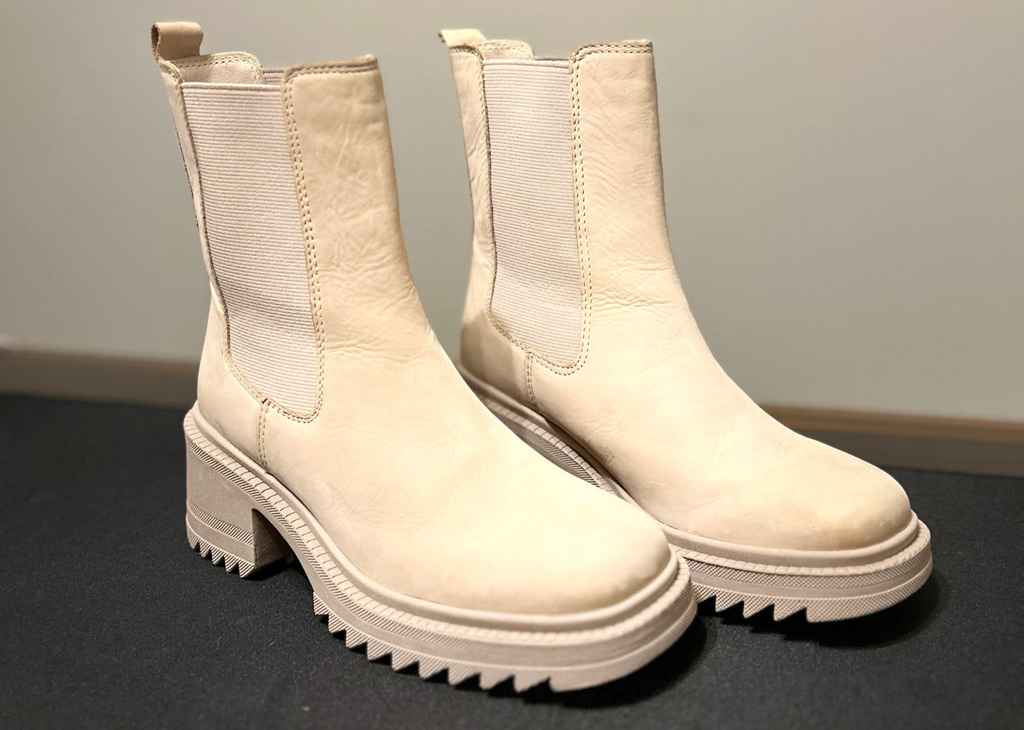 Women's Steve Madden Garth Leather Block Heel Beige Chelsea Boots